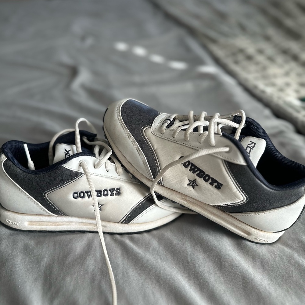 Dallas Cowboy Reebok tennis shoes